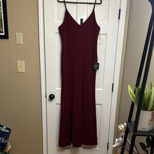 Elegant Burgundy Maxi Dress